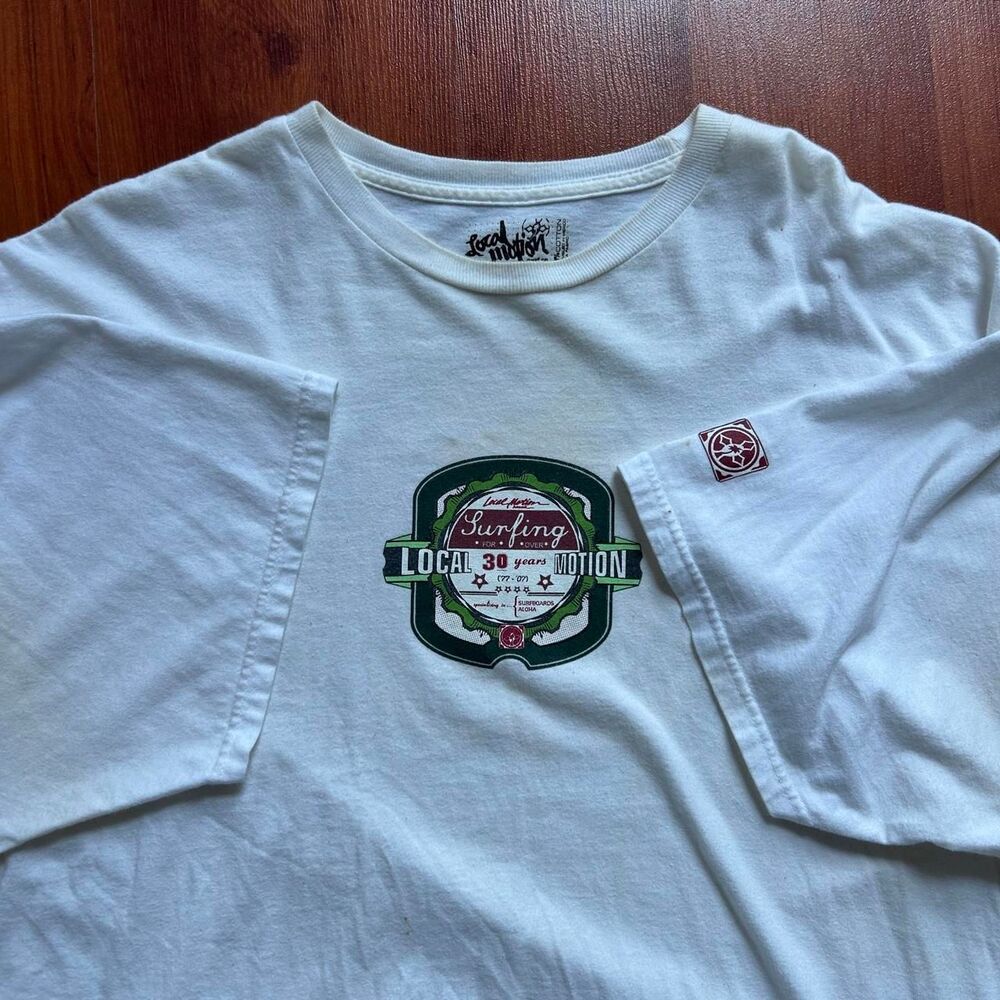 Local Motion vtg 00s Y2K surfwear boxy fit core arm hit tee shirt